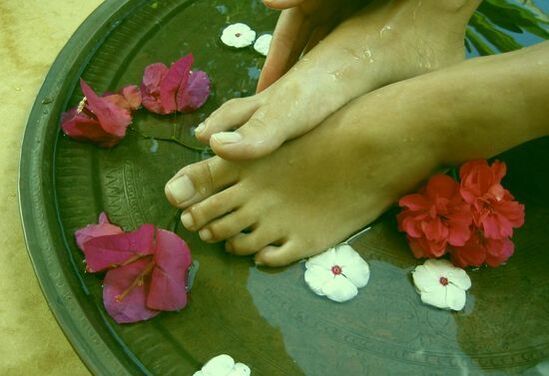 Foot bath against toe fungus